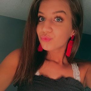 Meet your Posher, Ava